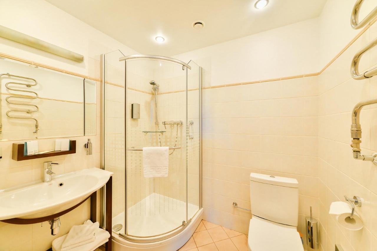 Vantis Riverside Hotel