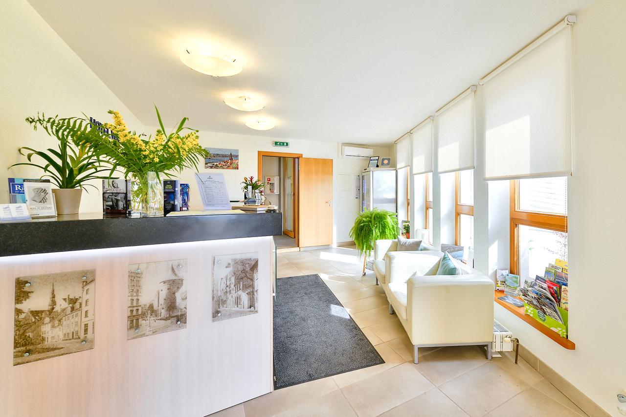 Vantis Riverside Hotel 3*