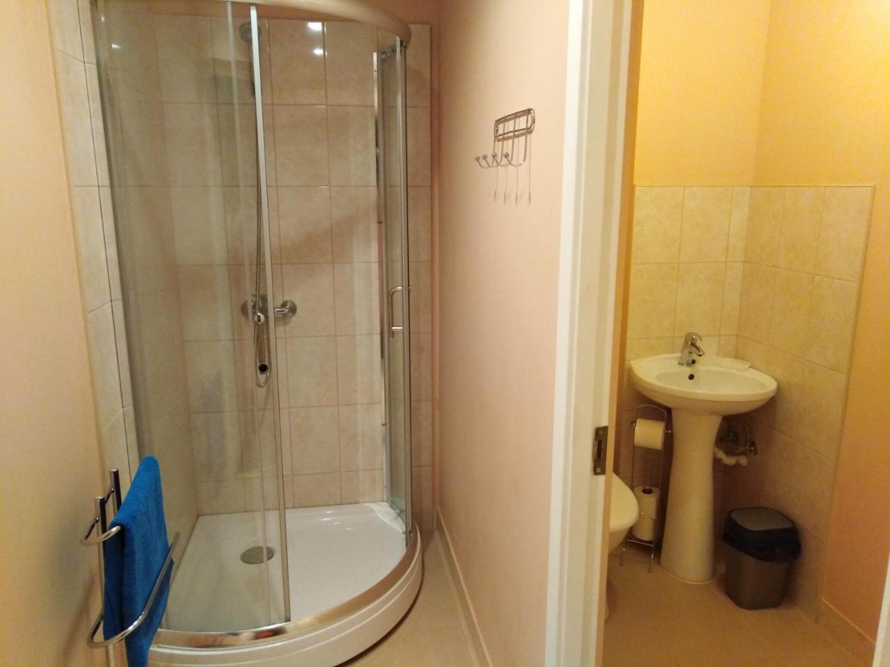 Raina Lux Apartment Apartment