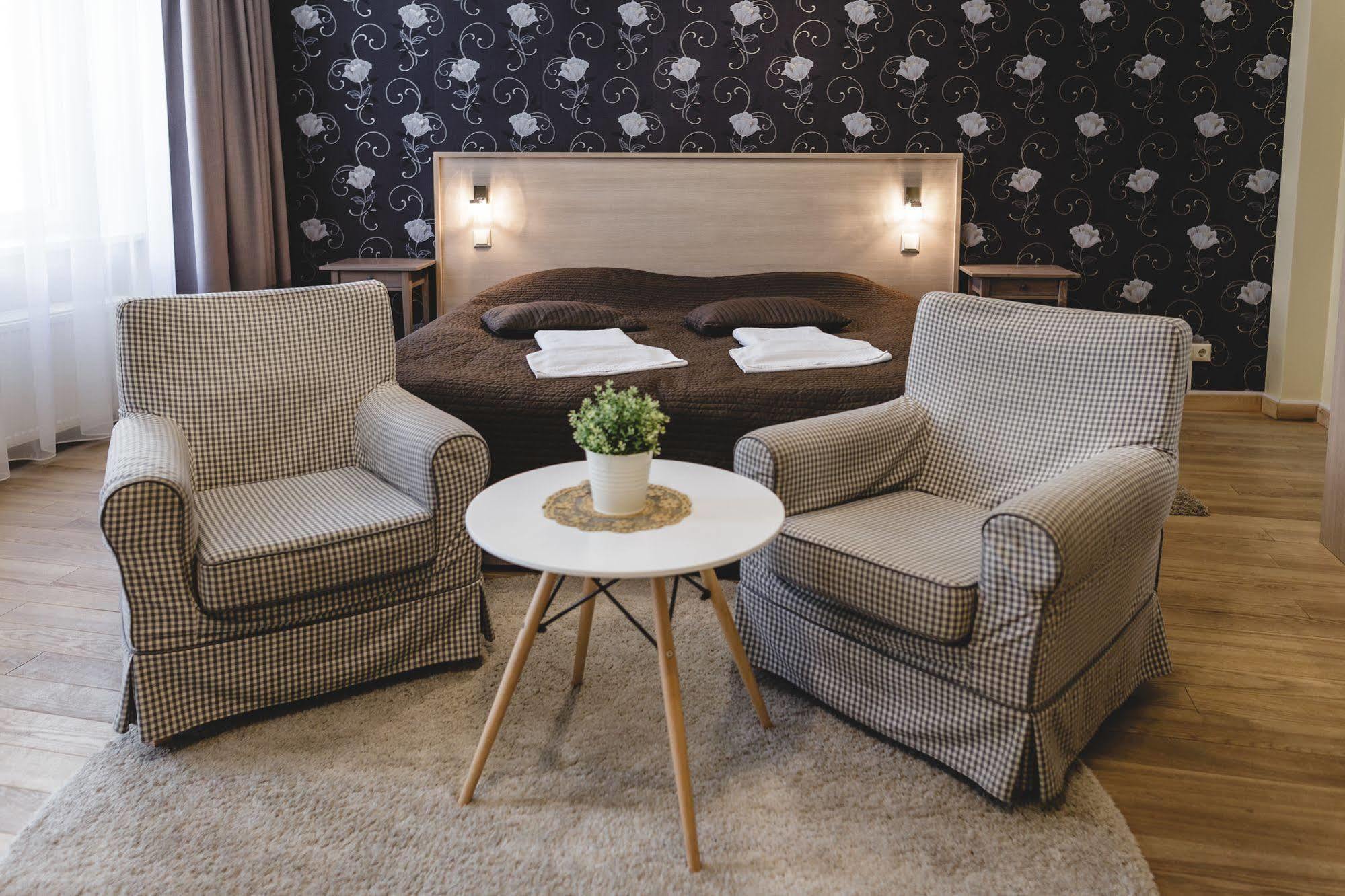 Lux - Ernesta, Free Parking 4* Riga