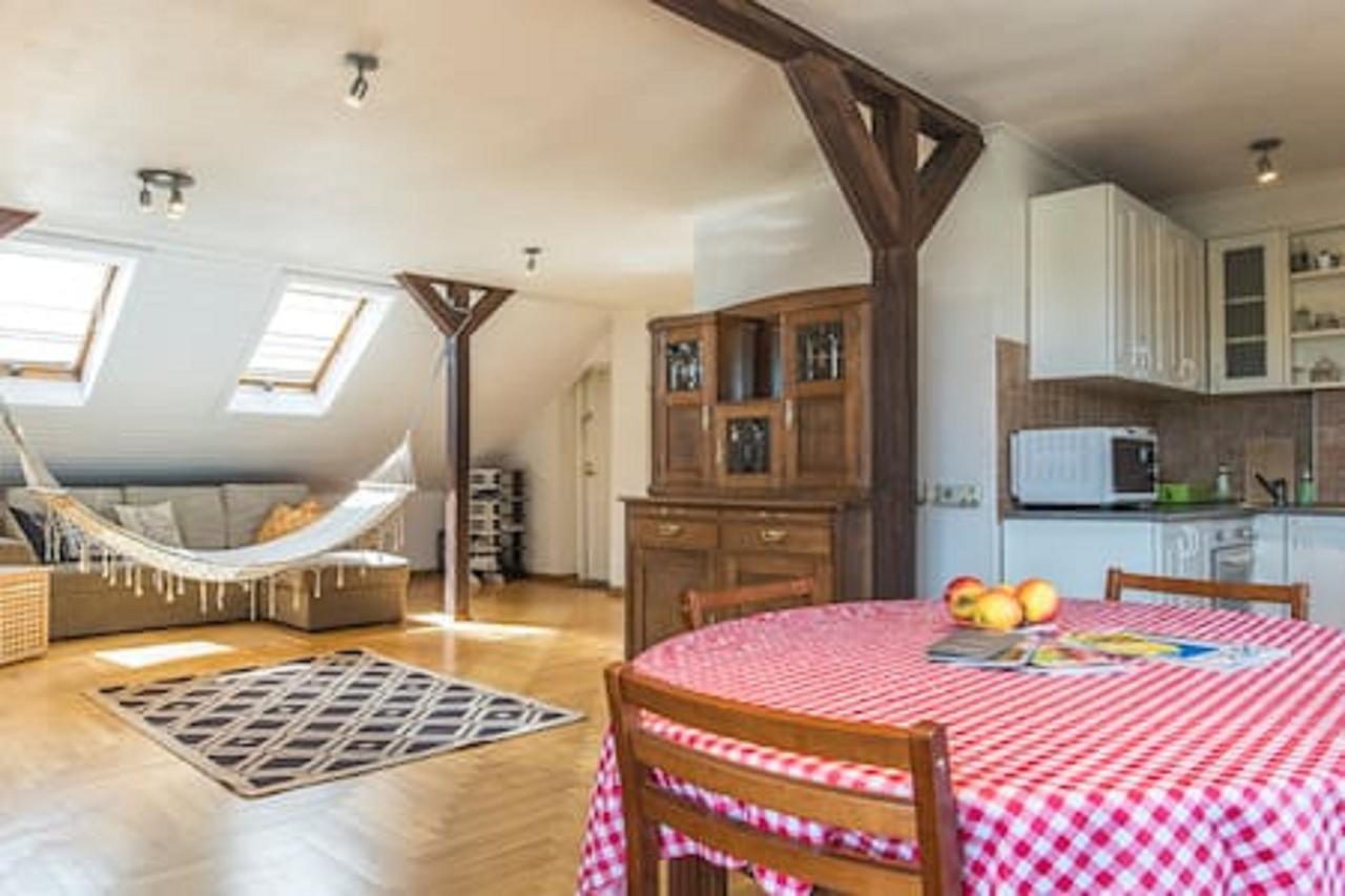 Old Romantic Loft Apartment *