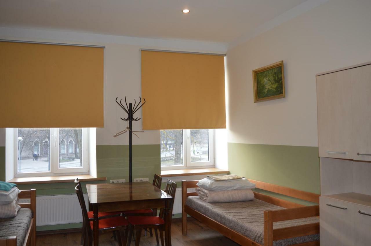 Gogol Park Hostel *