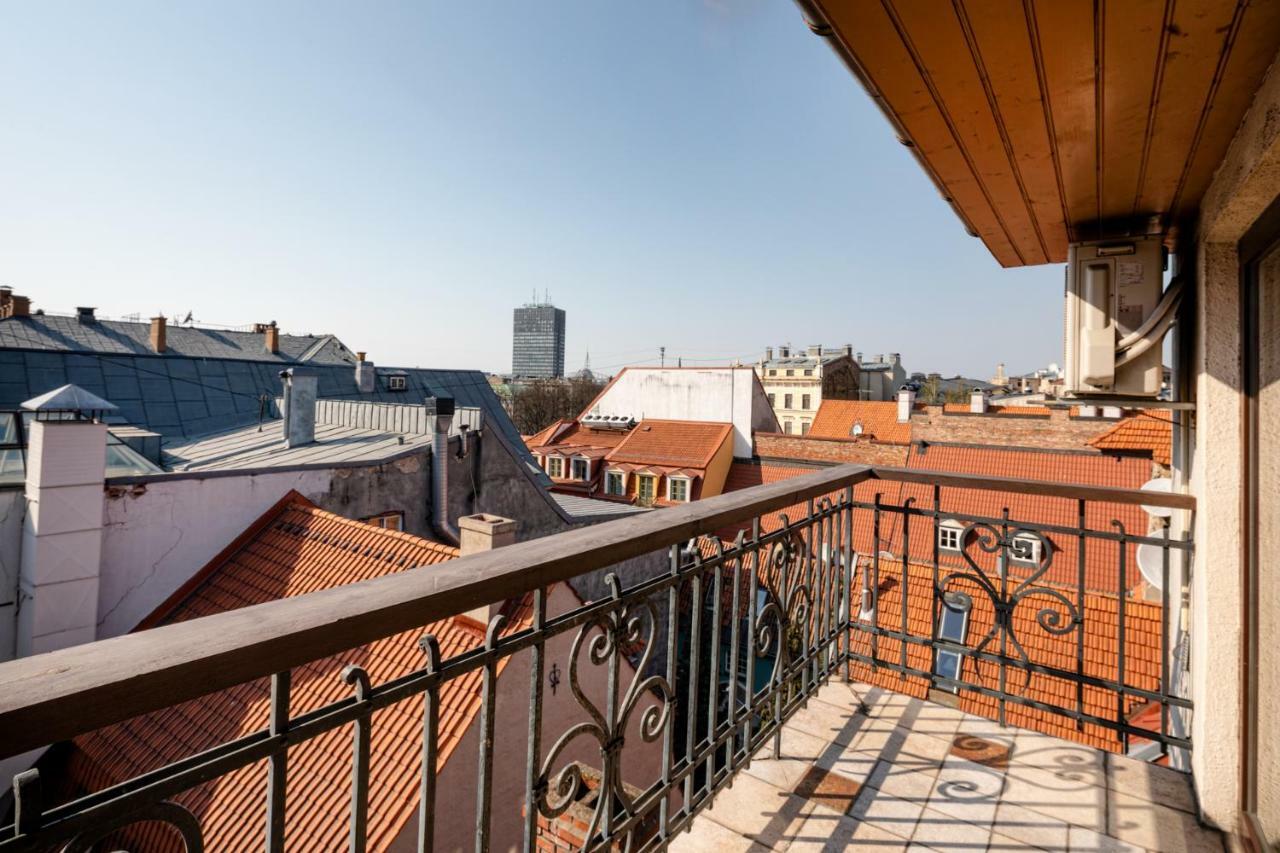 Old Aldaru Street 2 Level With Terrace