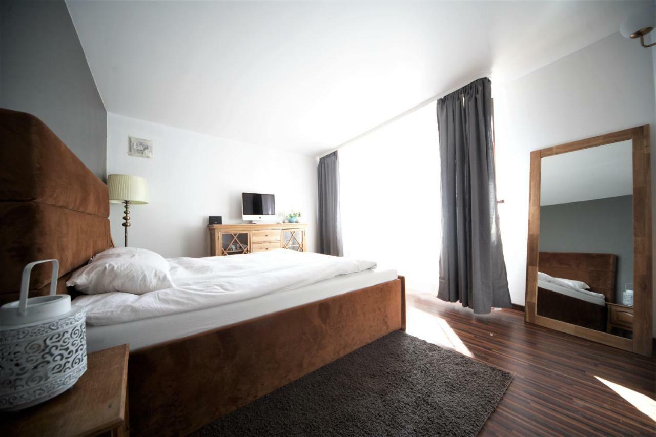 Old Town Apartment *