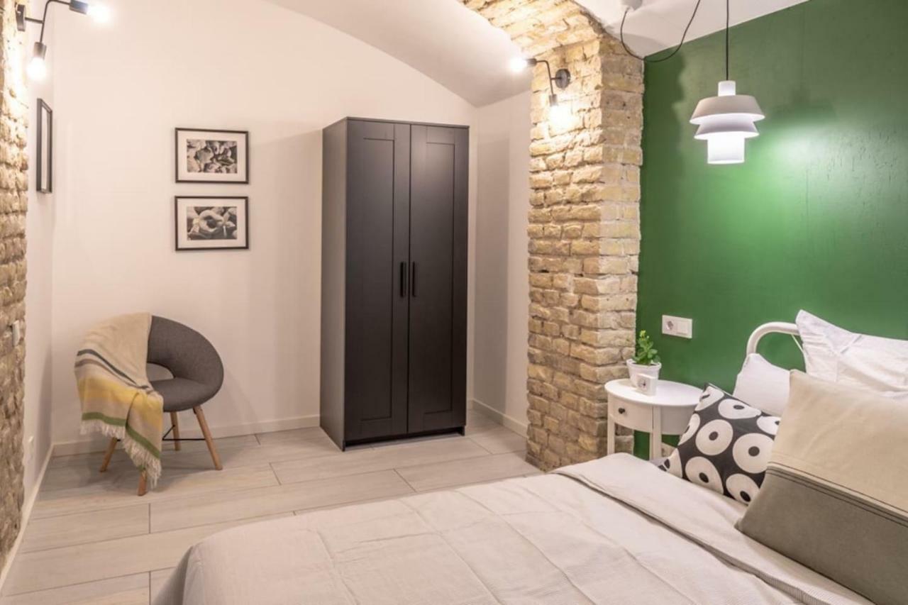 Charming Old Town Apartment *