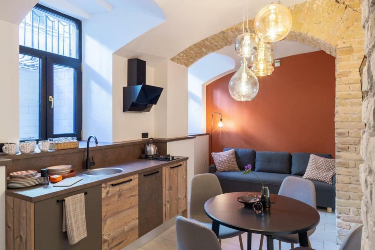 Charming Old Town Apartment *