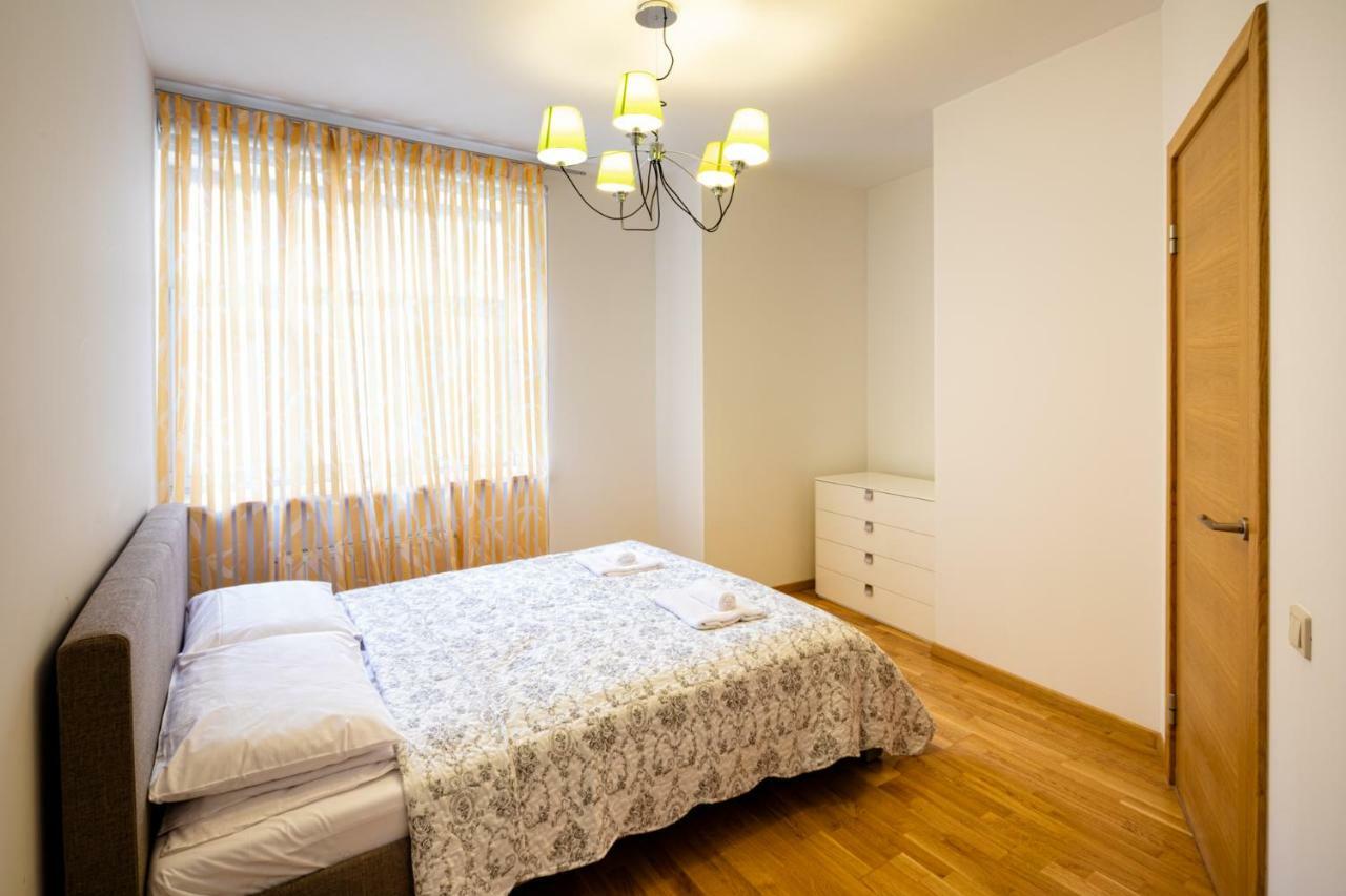 Old Two Bedroom At Galleria