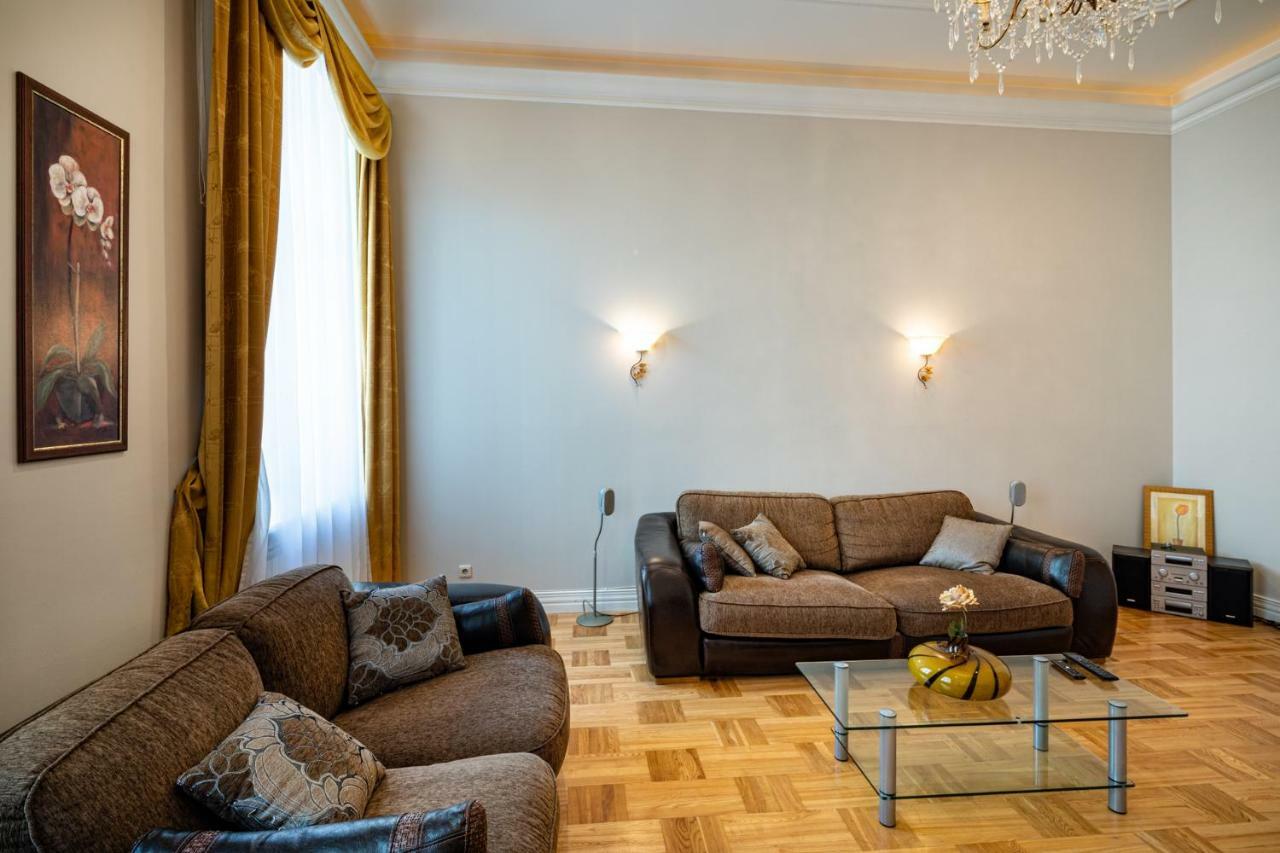 Old 2 Bedroom Vecpilsetas Street Apartment
