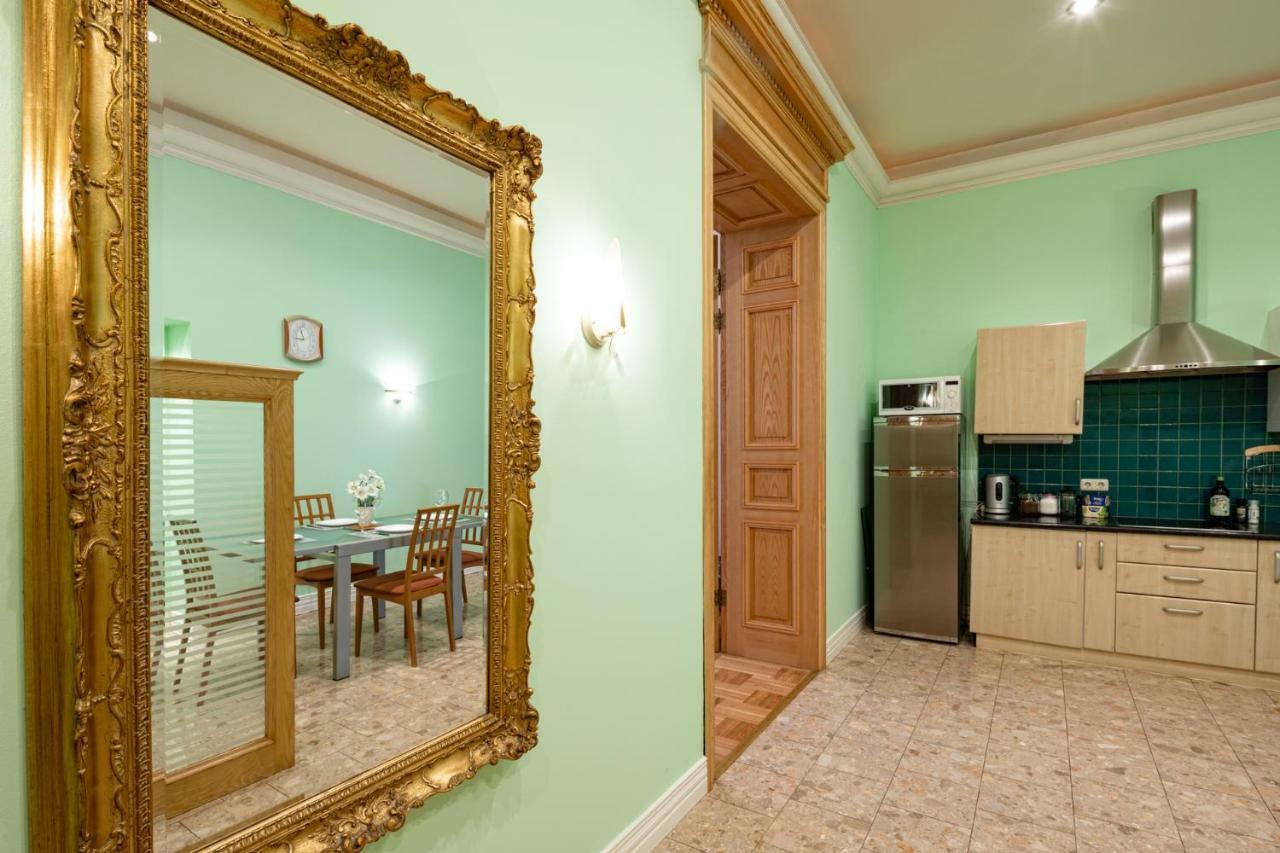 Old 2 Bedroom Vecpilsetas Street * Riga