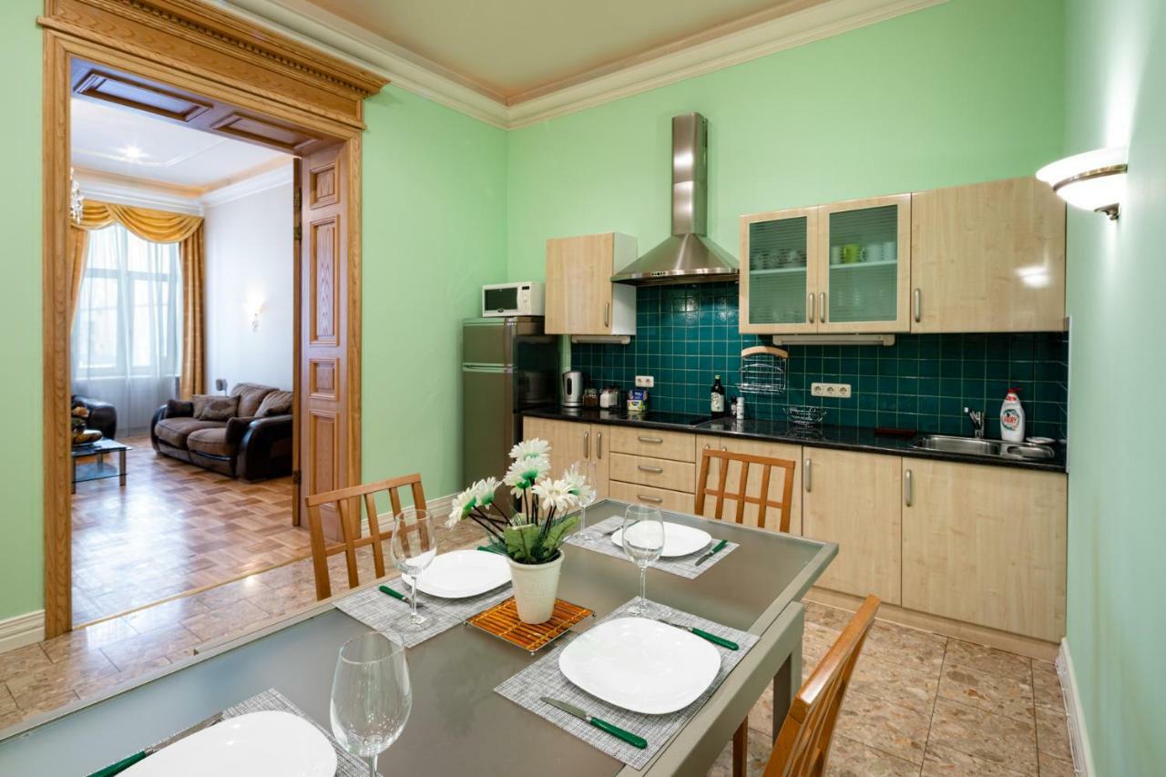 Old 2 Bedroom Vecpilsetas Street Apartment *