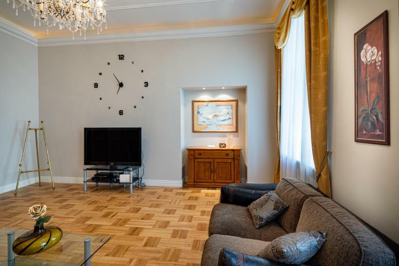 Apartment Old 2 Bedroom Vecpilsetas Street Riga