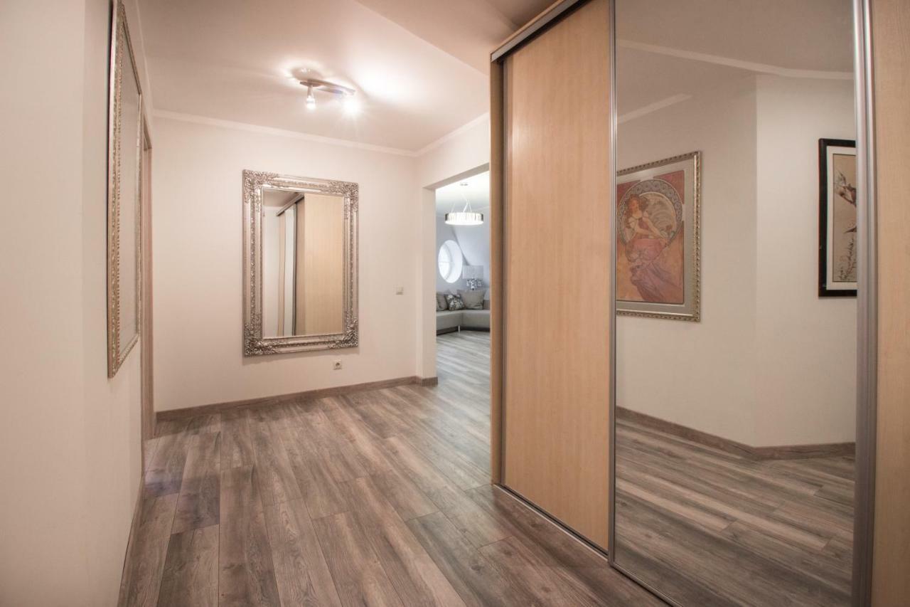 Old Dome Square Apartment