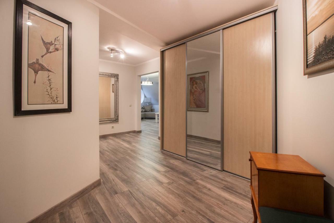 Old Dome Square Apartment *