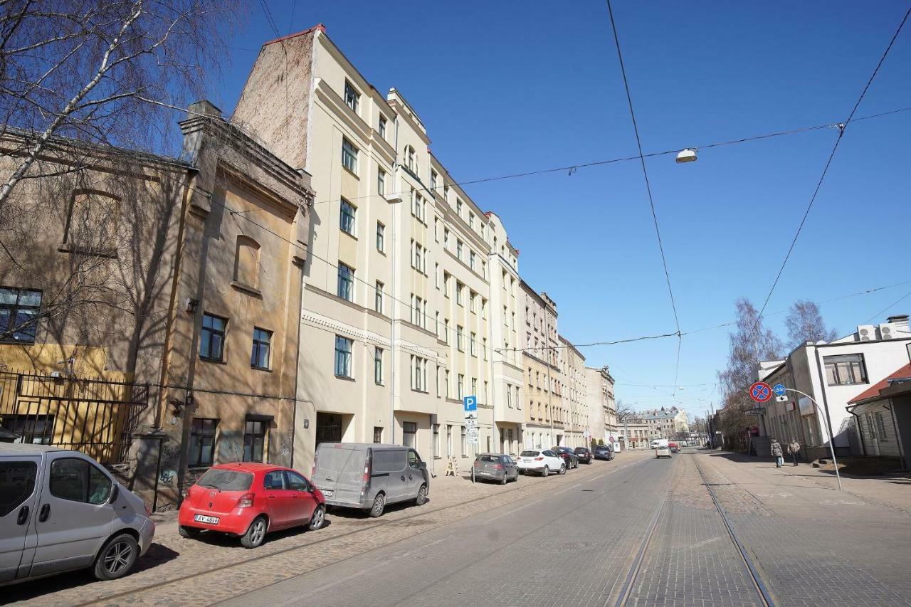 New Bohemian Crash Pad In Center Dzīvoklis