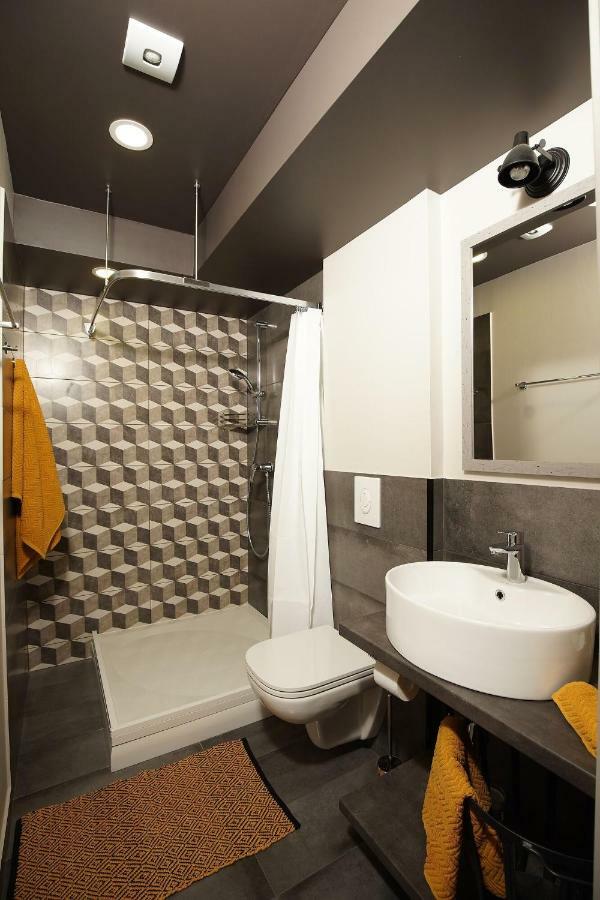 Dzīvoklis New Bohemian Crash Pad In Center *