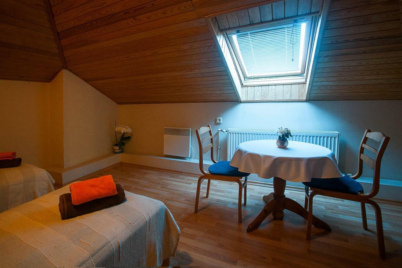 Renau Guest house *