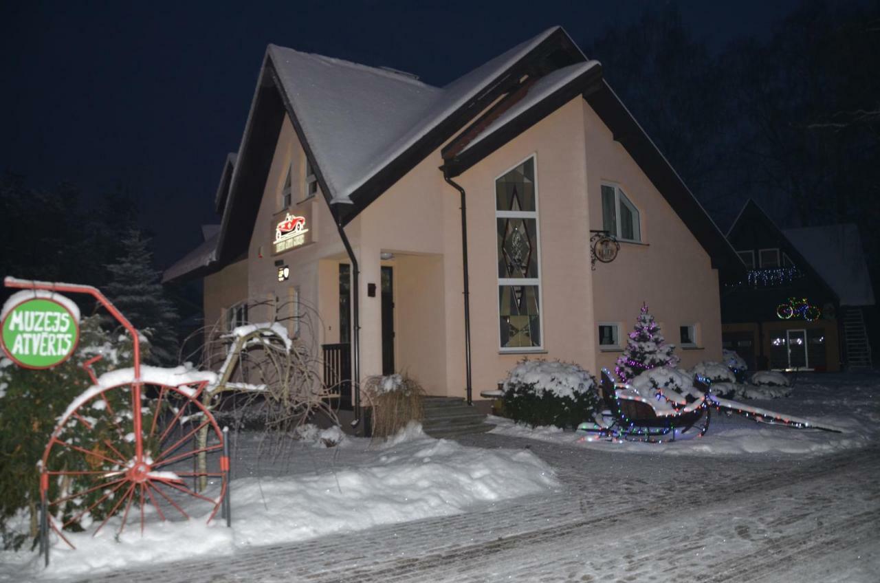 Huoneisto Classic Car Museum Apartment *