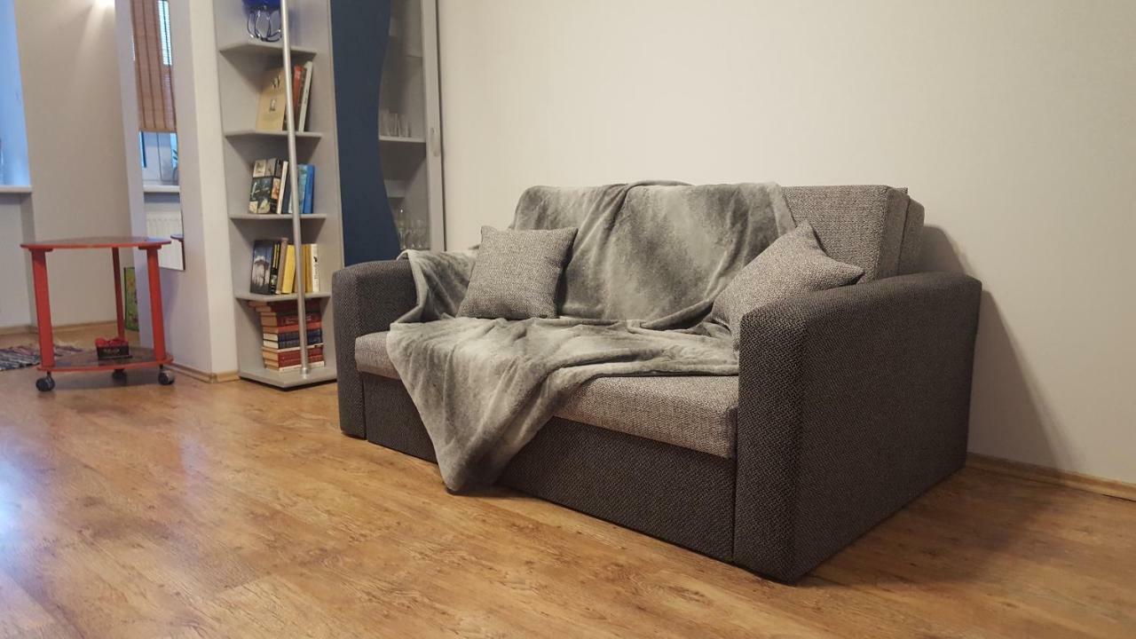 Flat In Front Of Station Apartment *