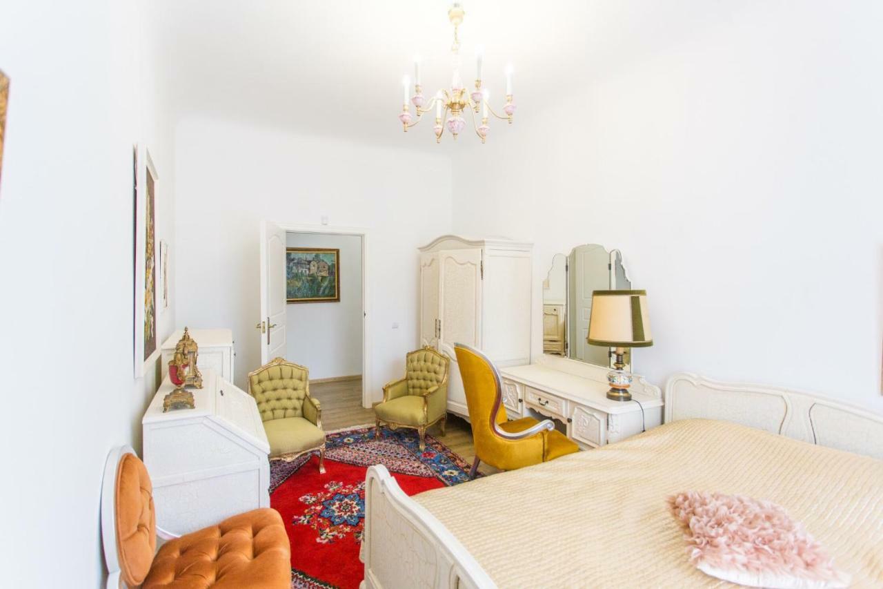 Old Town Charm Apartment *