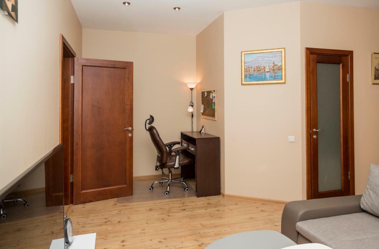 Baltic Amber In Diplomatic District & Free Parking