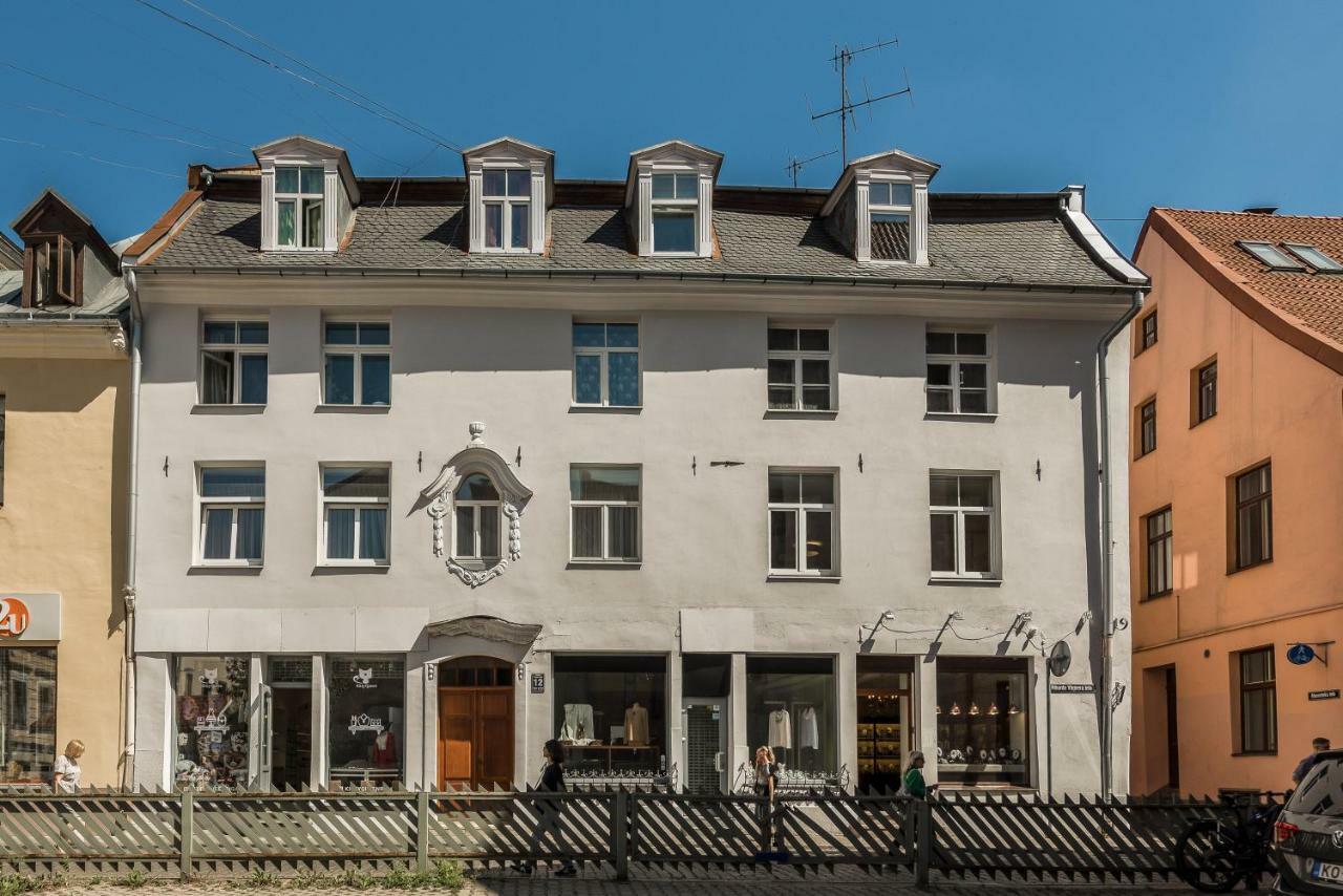 Old Town Black Apartment