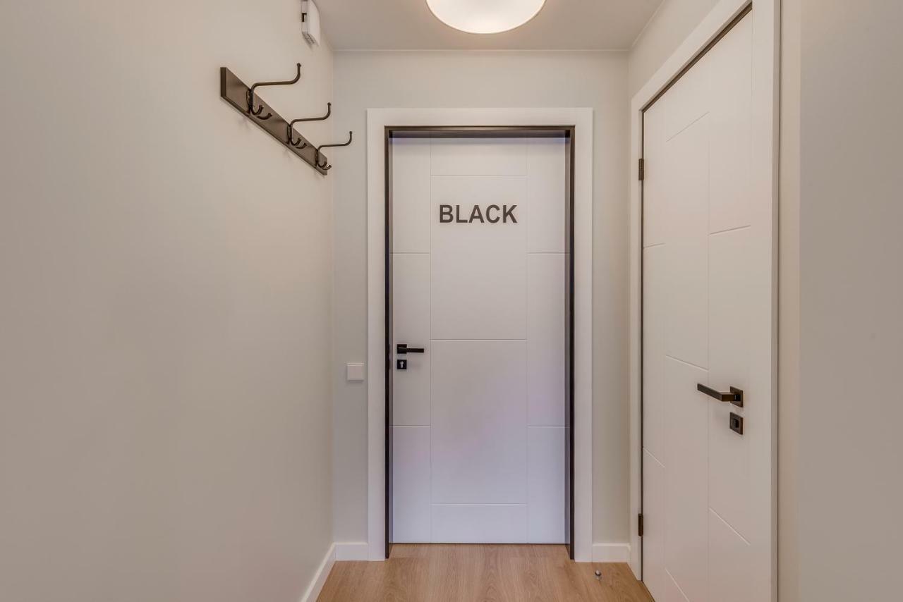 Apartment Old Town Black