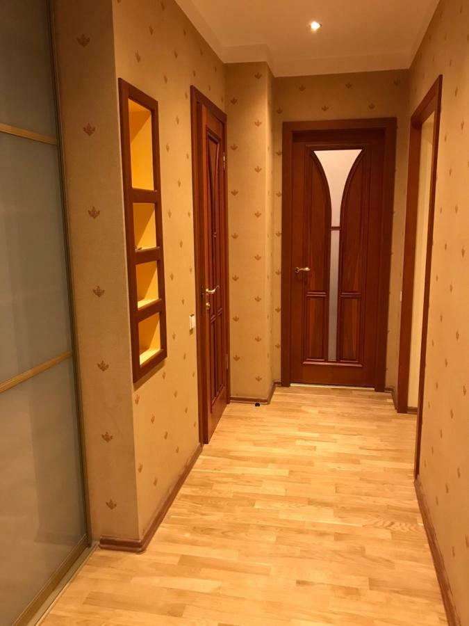 Apartment 3 Bedrooms With Free Parking And River View Riga
