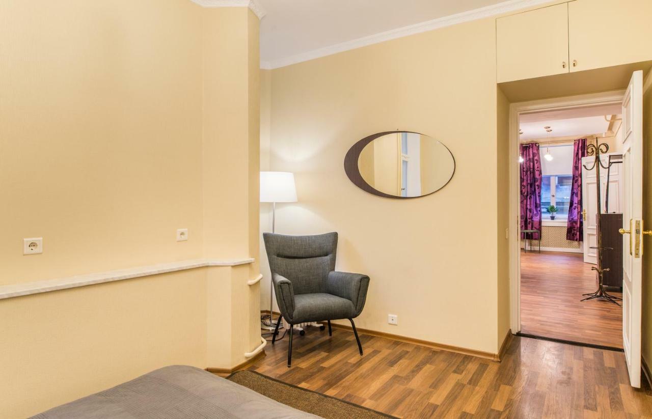 Charming Spacious 3 Bedroom In Old Town * Riga