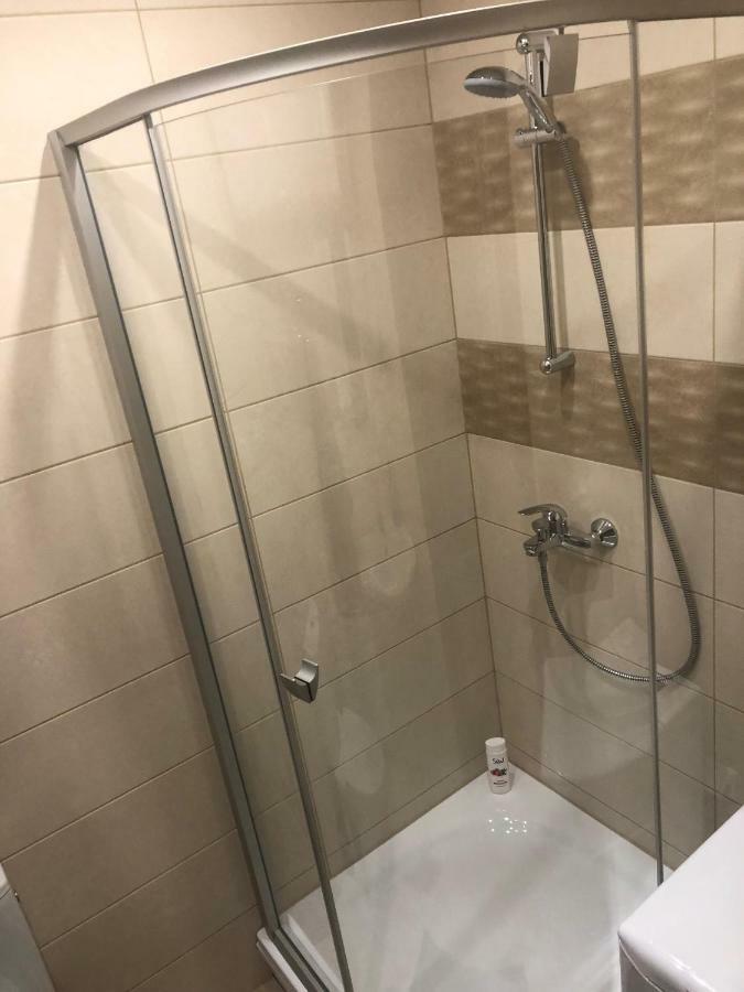 Riverside Embassy 2. Spacious/free Parking Apartment Riga
