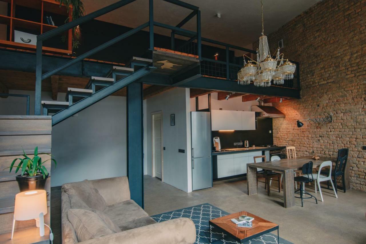 Old Factory Loft Aprtment L39 Apartment
