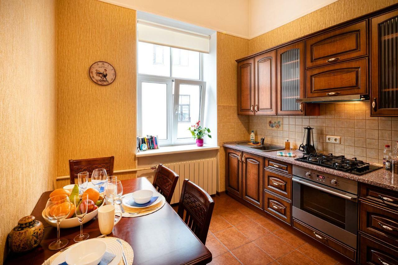 Old Quiet Apartment *
