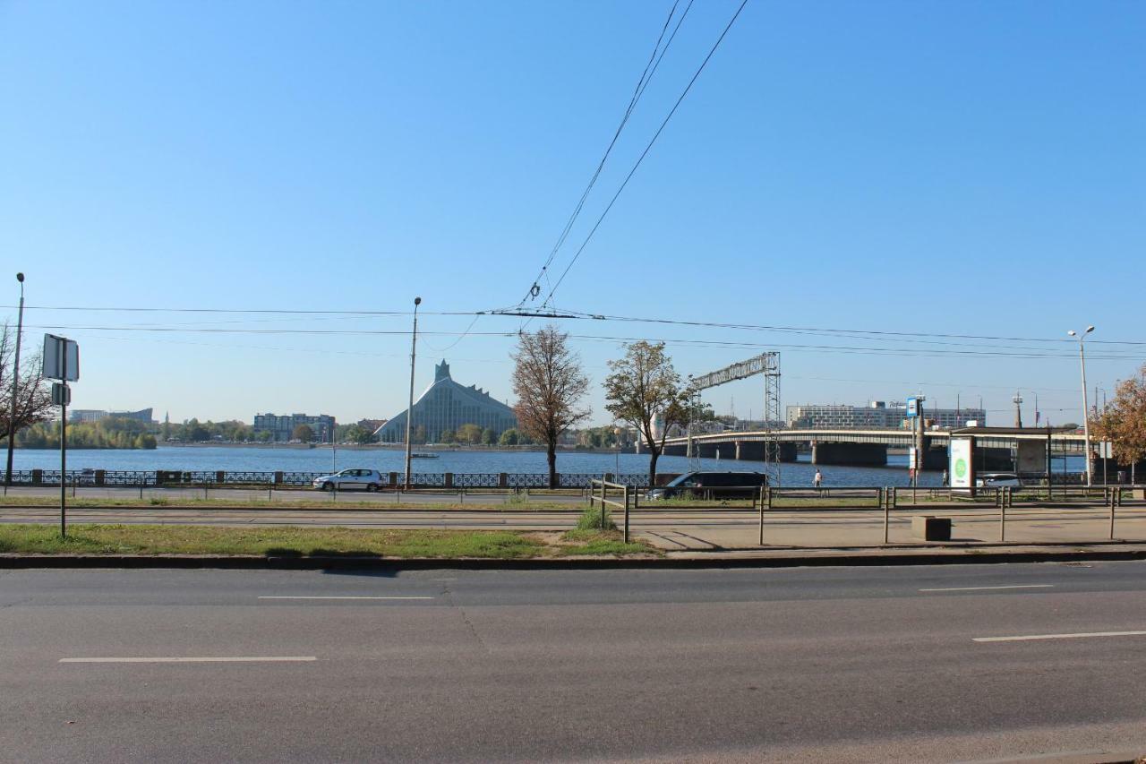 Apartment Three-bedroom On Peldu 19 *