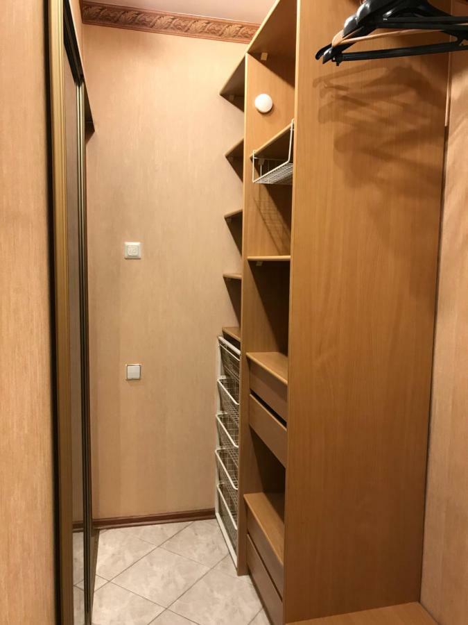 3 Bedrooms With Free Parking And River View Apartment Riga