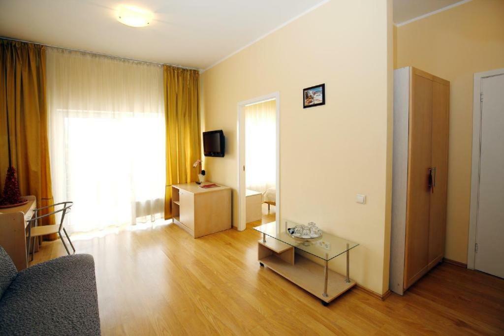 Tomo Free Parking Hotel