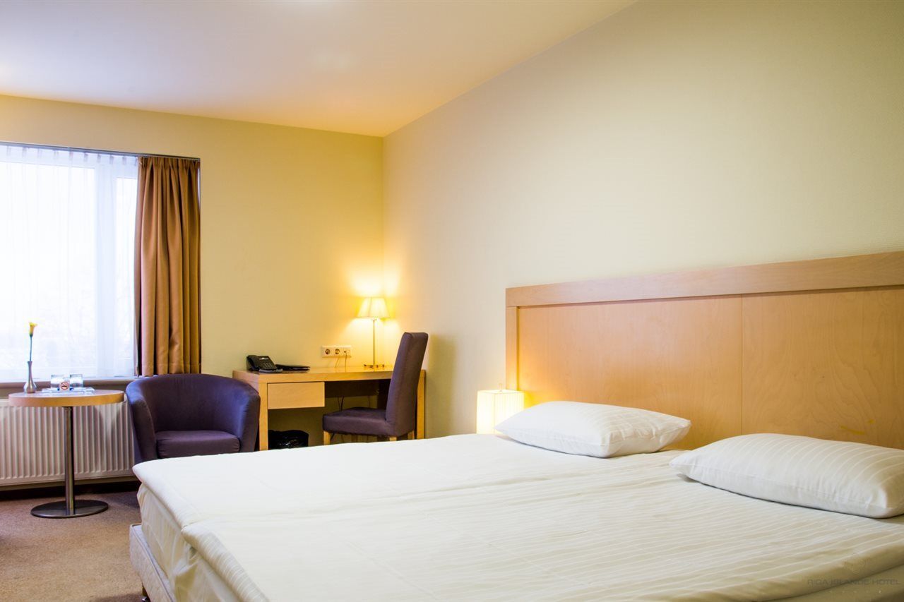 Islande With Free Parking 4*