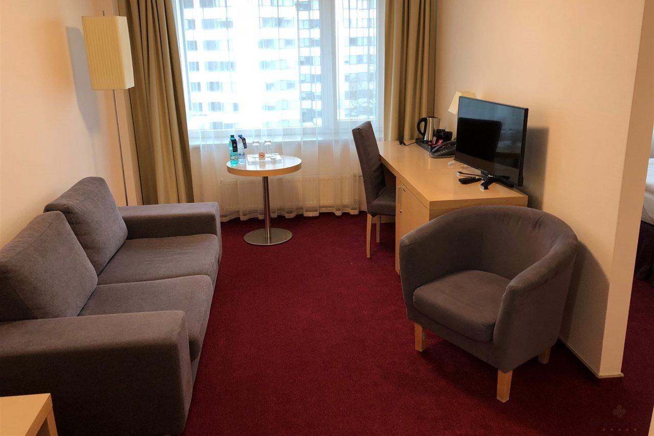 Islande With Free Parking 4*