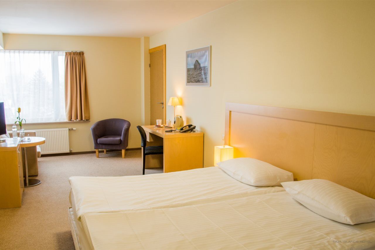 Islande With Free Parking 4*