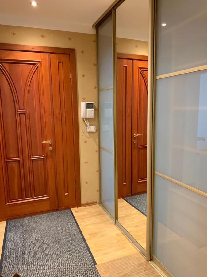 3 Bedrooms With Free Parking And River View Dzīvoklis Riga