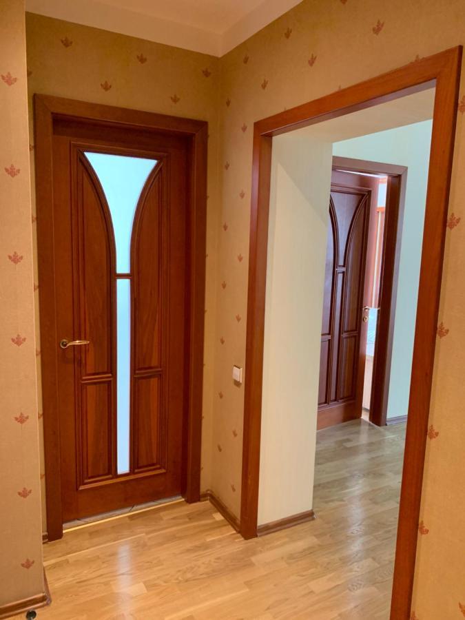 3 Bedrooms With Free Parking And River View Apartment Riga