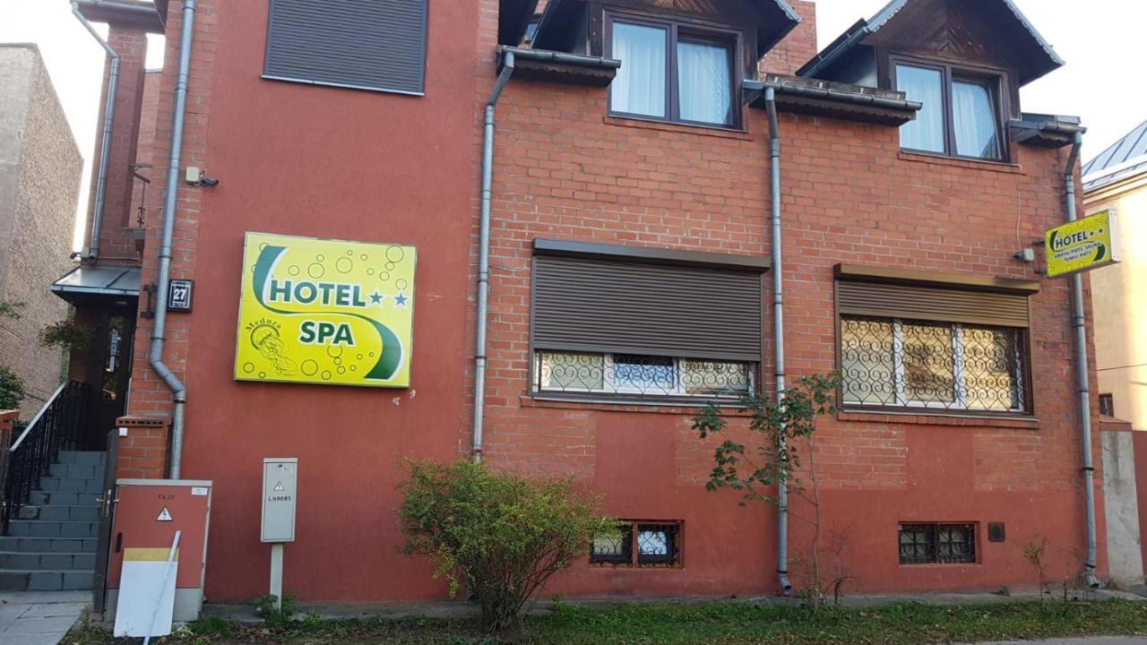 Maza Kalna 27 *