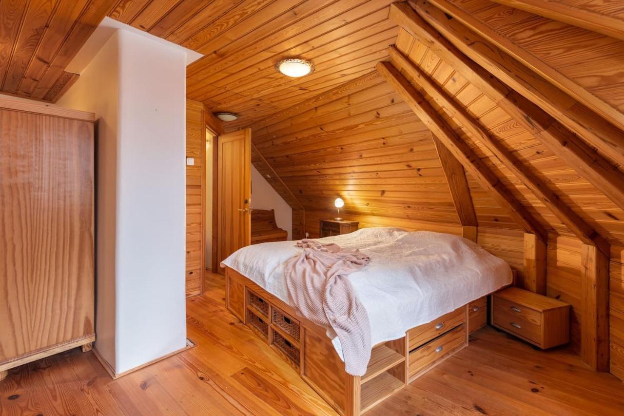 Vintage Old Town Apartment