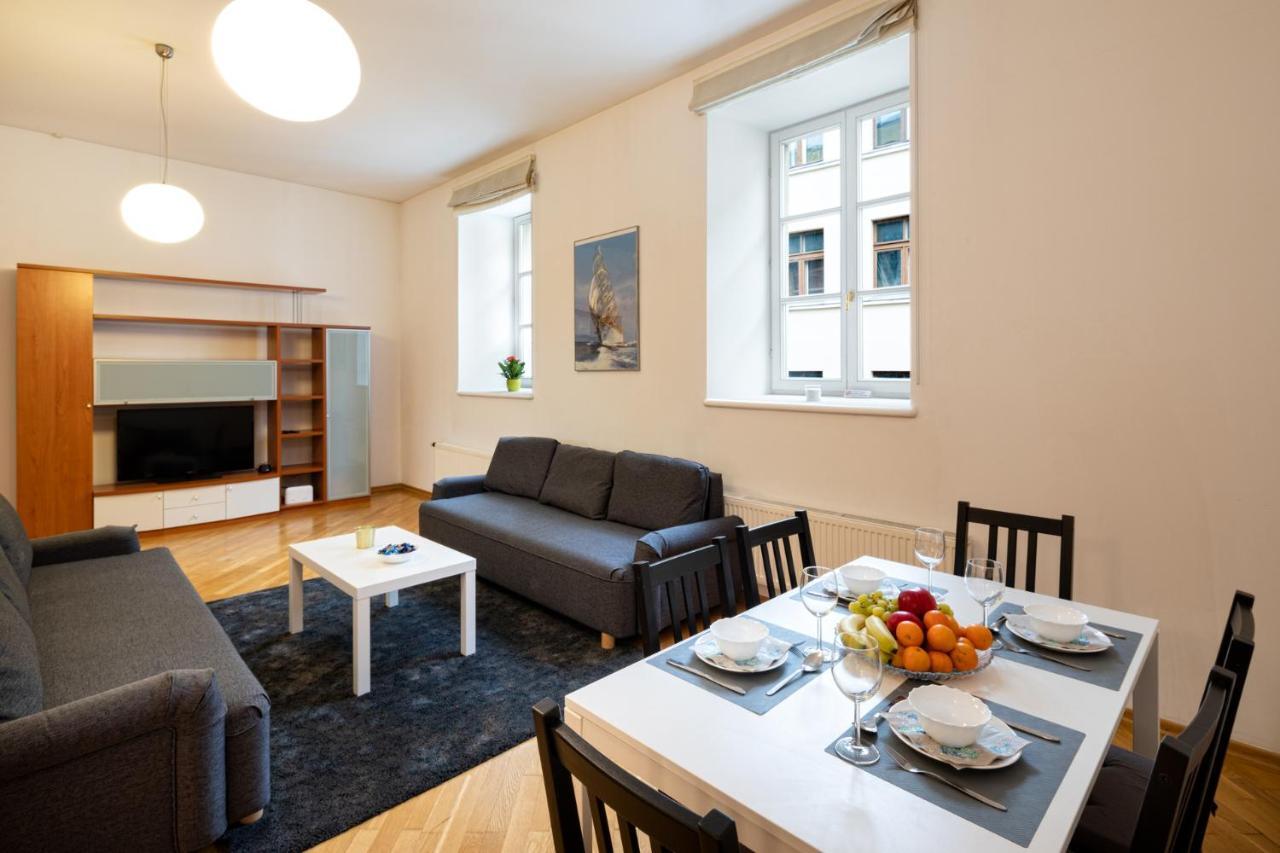 Old Two Floor Palasta Loft With River View Apartment Riga