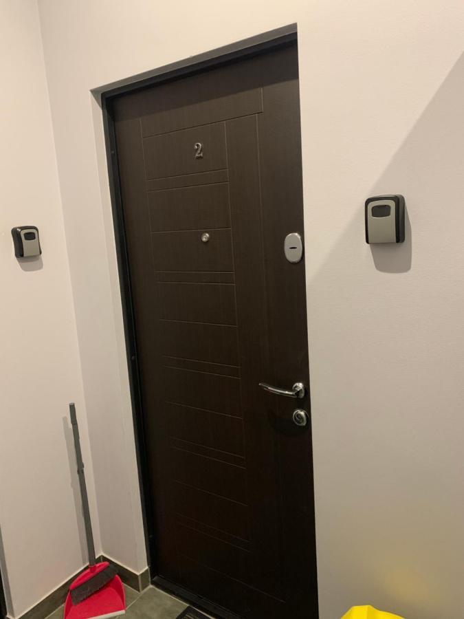 Modern-style Flat 2 *