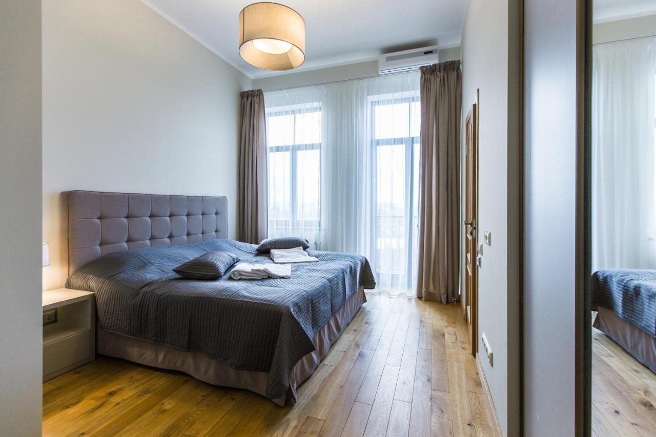 Lux - Ernesta, Free Parking Riga