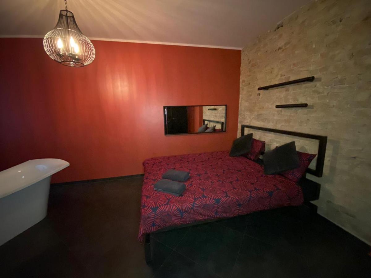 Love hotel (adults Only)