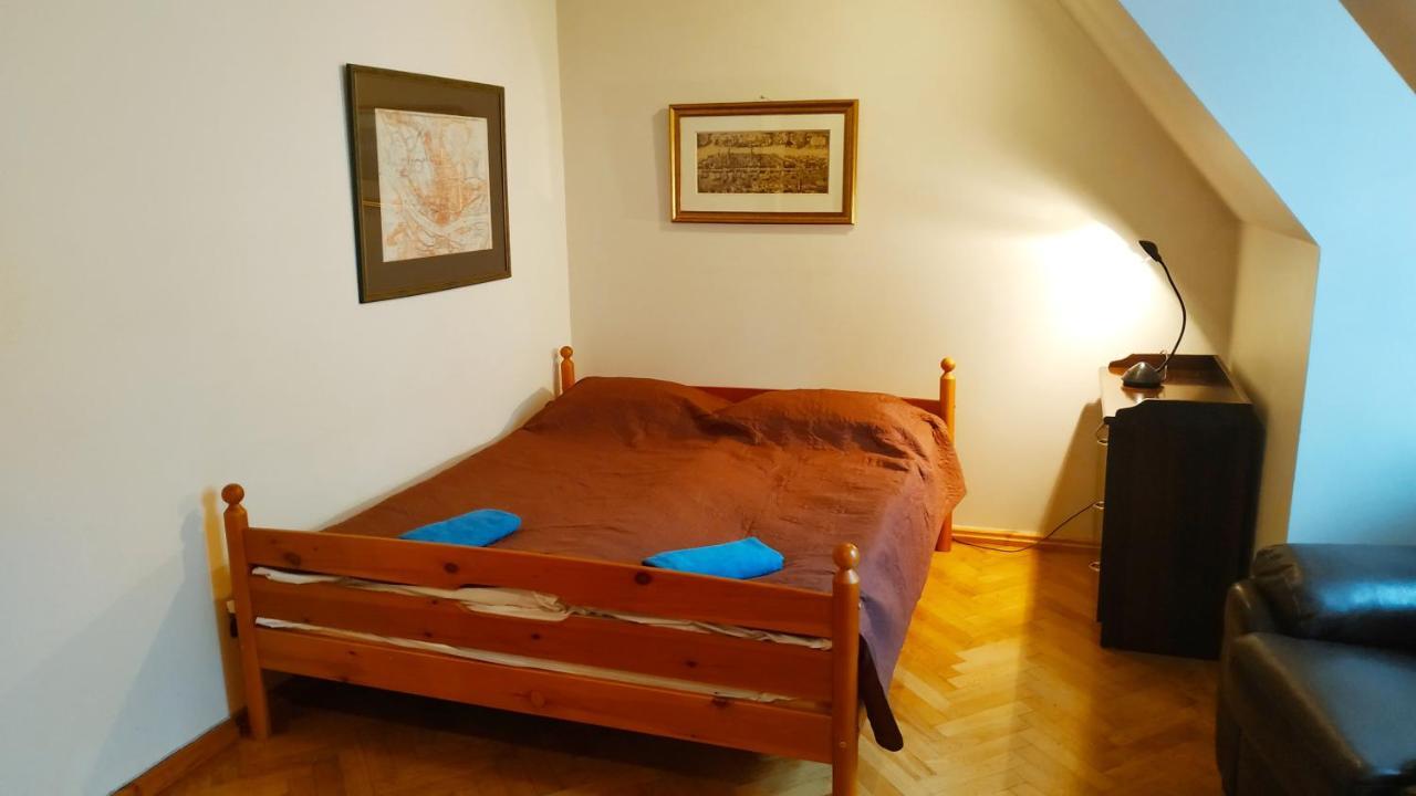 Old Town Charm Apartment *