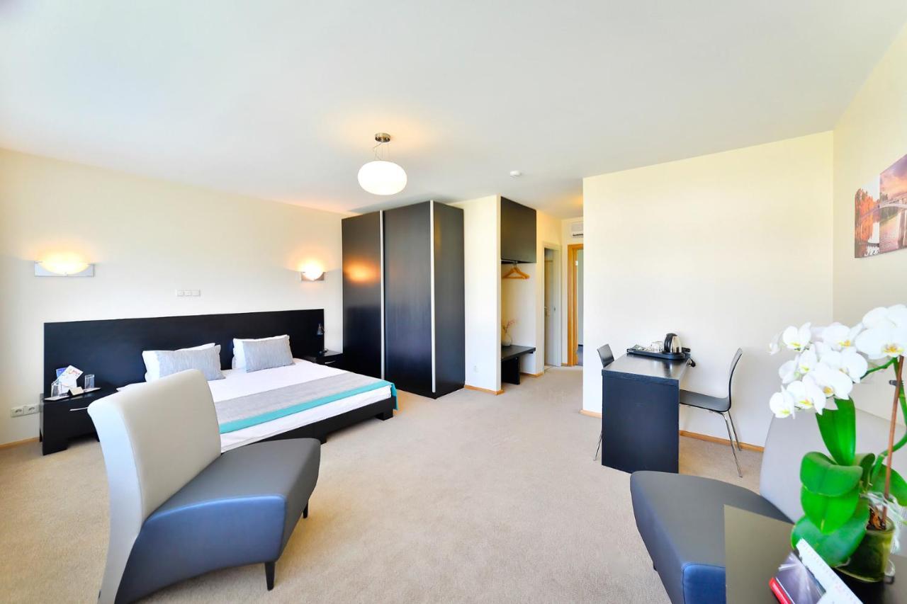 Vantis Riverside Hotelli Riika