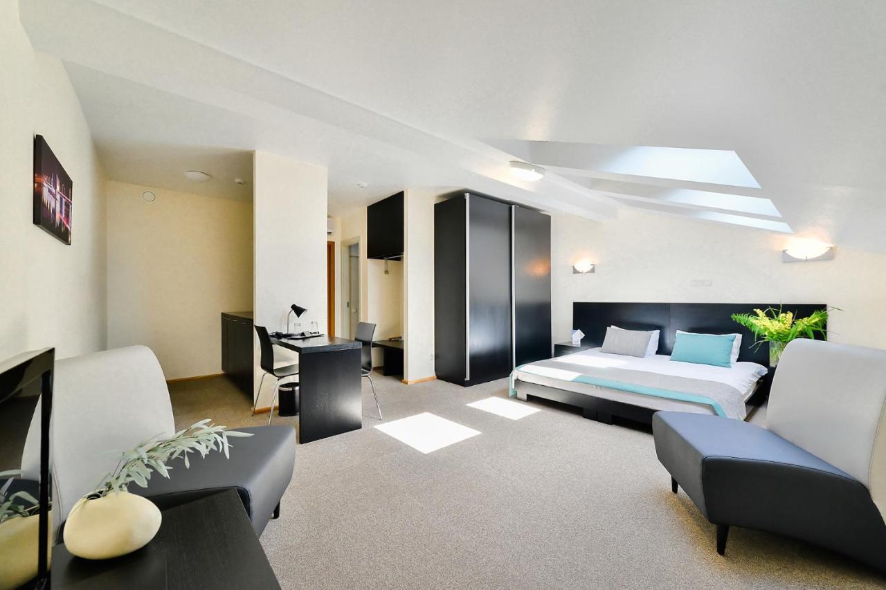 Vantis Riverside Hotel 3*