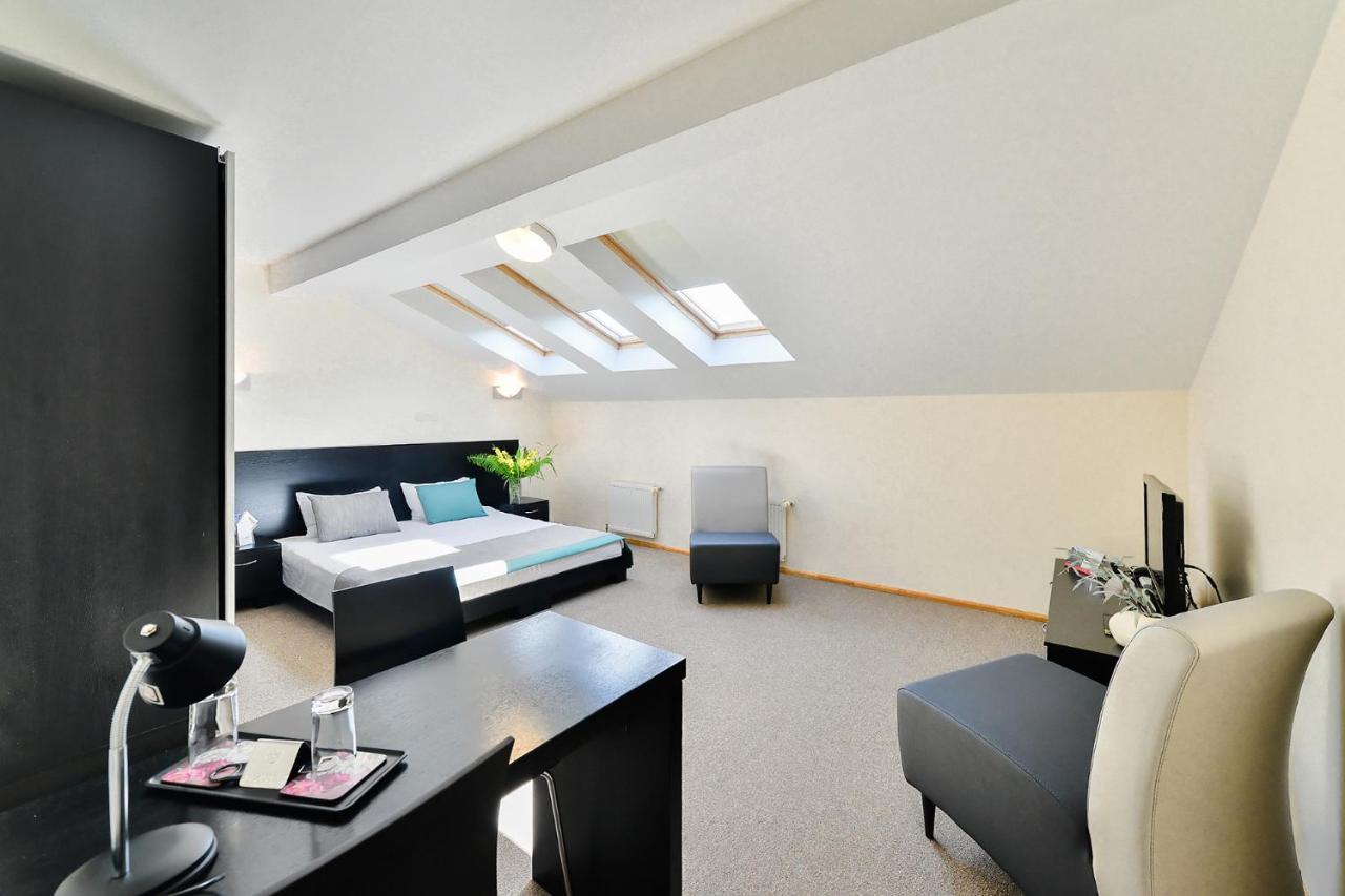 Vantis Riverside 3*
