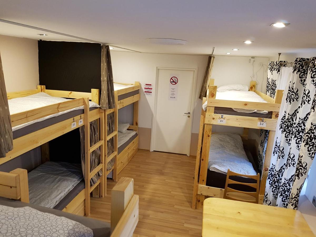 Lucky Hostel *